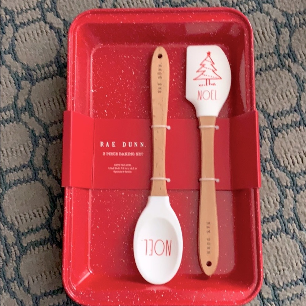 Rae Dunn 3 piece baking set